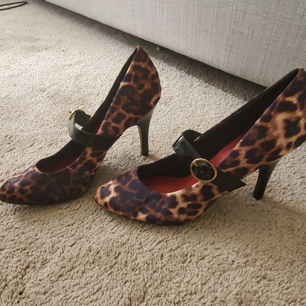 Heels - Picture 2 of 4